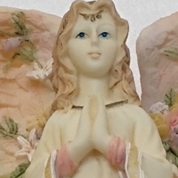 Vintage Angel's Embrace "Christmas Around the World" House of Lloyd Stock #5309 - Picture 2 of 16